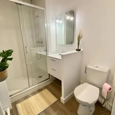 Grand F2 De 47m2 Au 15eme Etage Dans Tres Calme - 017