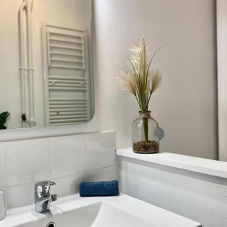 Grand F2 De 47m2 Au 15eme Etage Dans Tres Calme - 017 Apartment